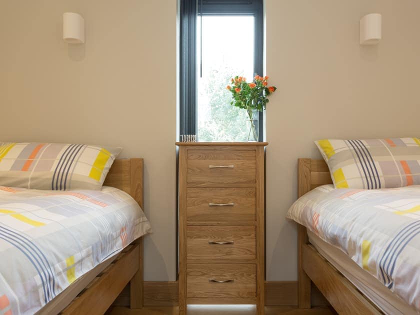Small twin bedroom  | Tree Park, Halwell, near Totnes