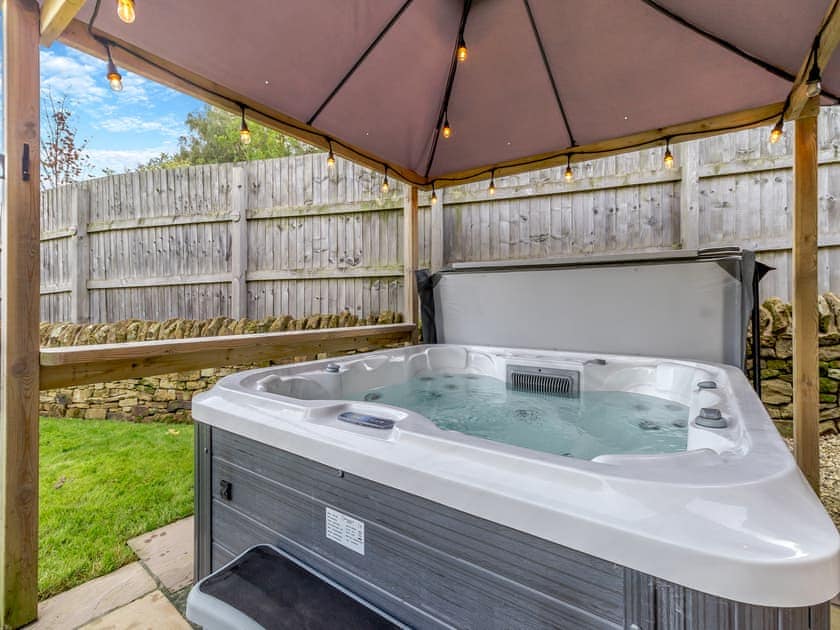 Hot tub | The Stone Barn - Shady Hall Farm, Sheffield