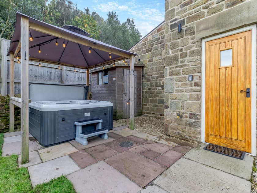 Hot tub | The Stone Barn - Shady Hall Farm, Sheffield