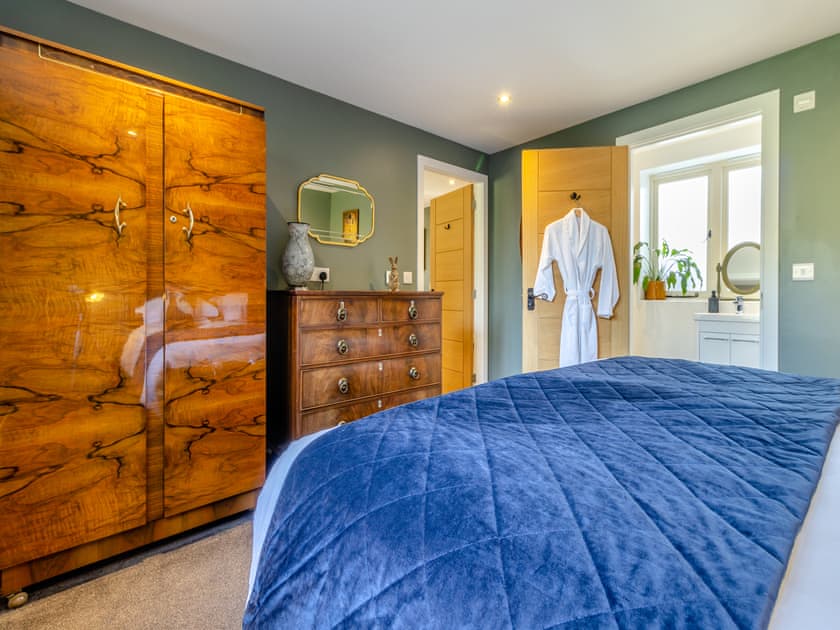 Double bedroom | The Cow Shed - Shady Hall Farm, Sheffield