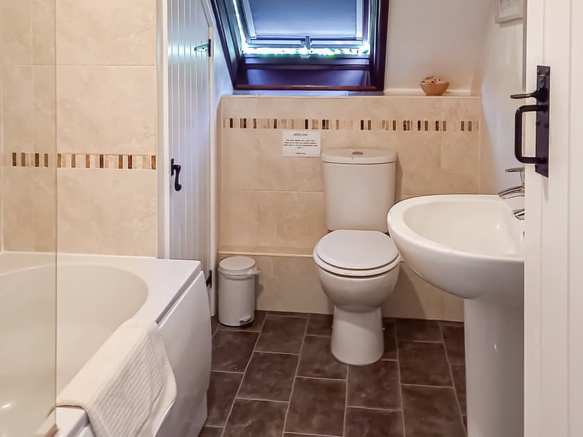 Bathroom (with shower over bath)  | Clouseau Cottage - Coppers Cottages, Lyme Regis