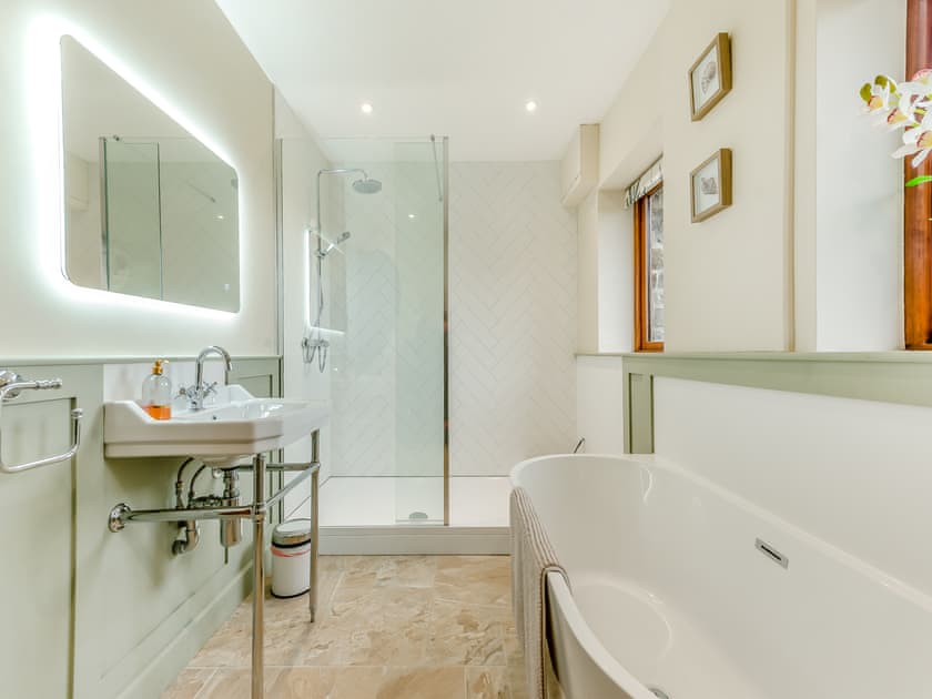 Bathroom | Bwlchygwynt, Llanwrda