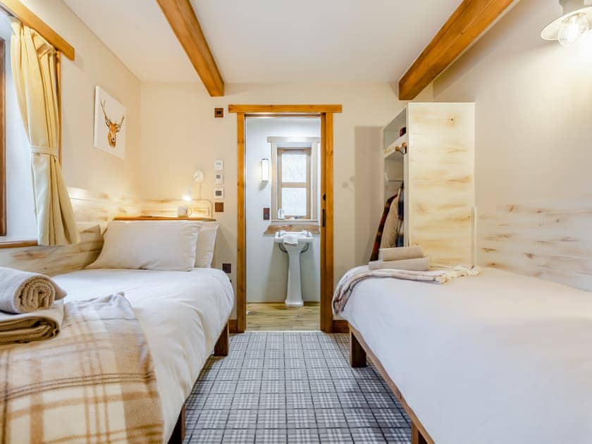 Twin bedroom | Tigh-na-Sgoile, Foxhole, near Beauly