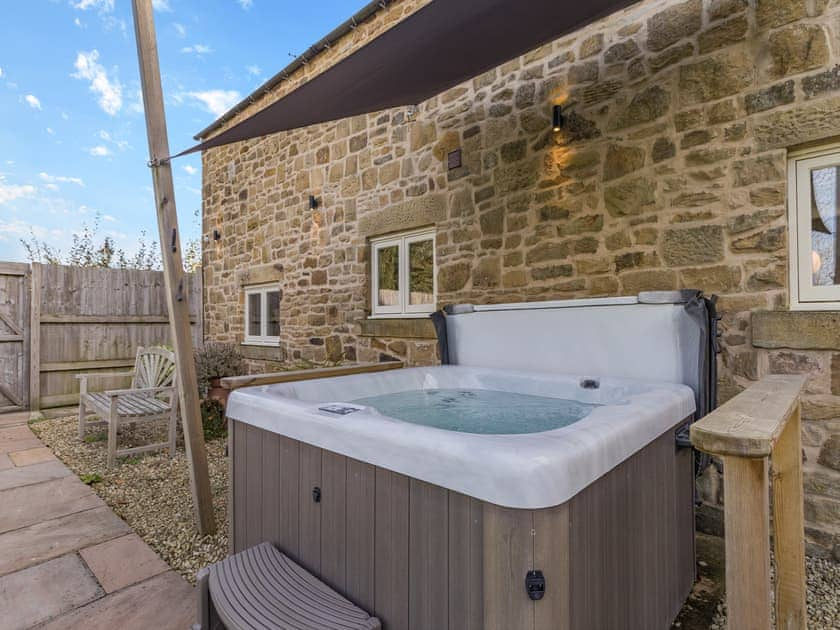 Hot tub | The Milking Parlour - Shady Hall Farm, Sheffield