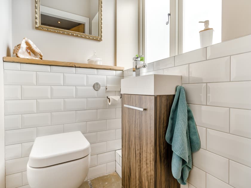 Bathroom | The Milking Parlour - Shady Hall Farm, Sheffield