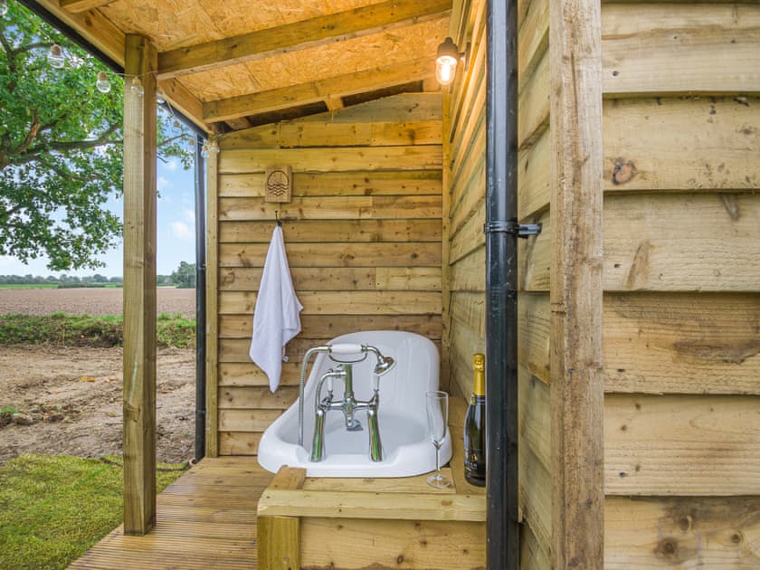 Outside bath  | Stillwater, Rockland St Peter