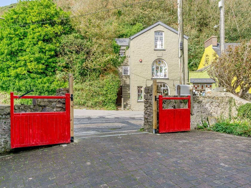 Driveway | Solva-Llys Aber, Solva