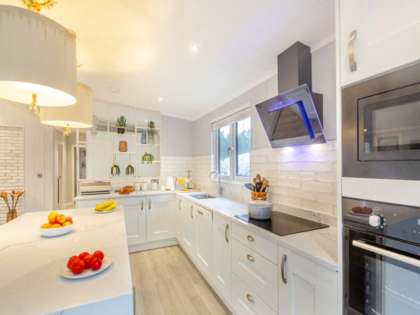 Open plan living space | 1 Sandbanks, Benllech