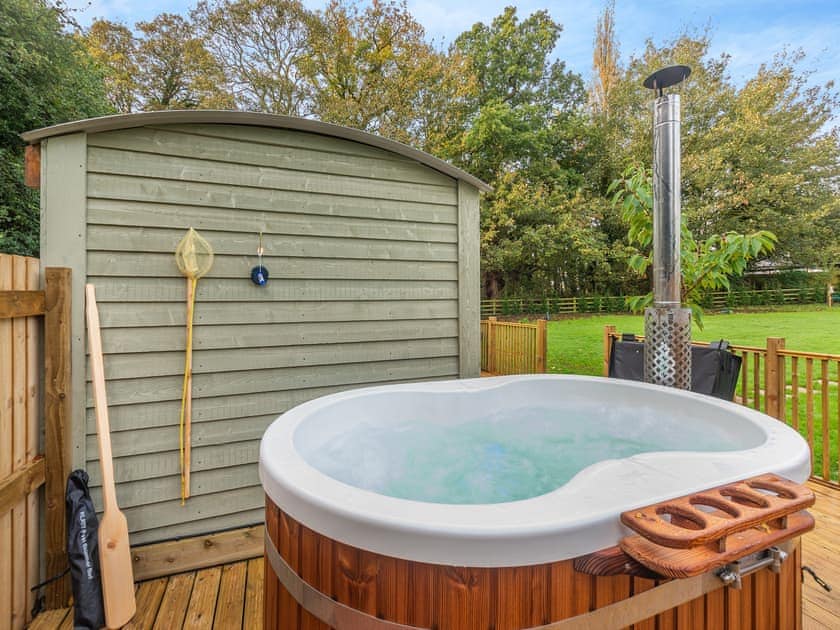 Hot tub | Cherry Tree Lodge - Stoughton Grange, Oadby