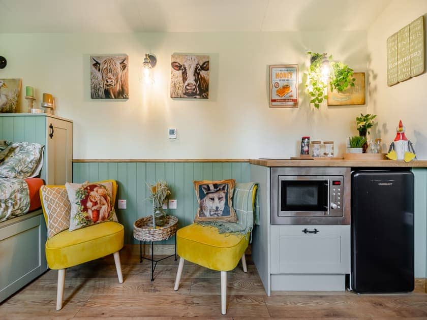 Open plan living space | Cherry Tree Lodge - Cow & Plough, Oadby