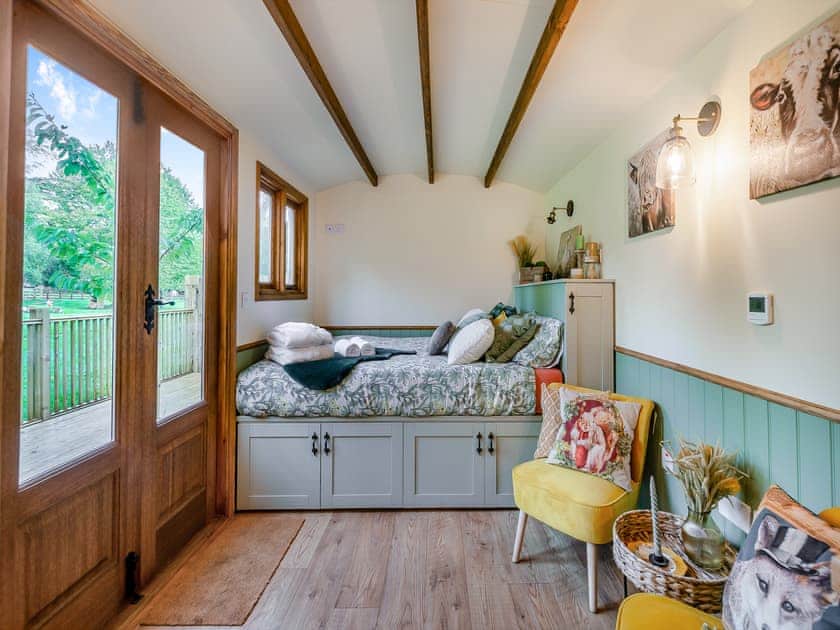 Open plan living space | Cherry Tree Lodge - Cow & Plough, Oadby