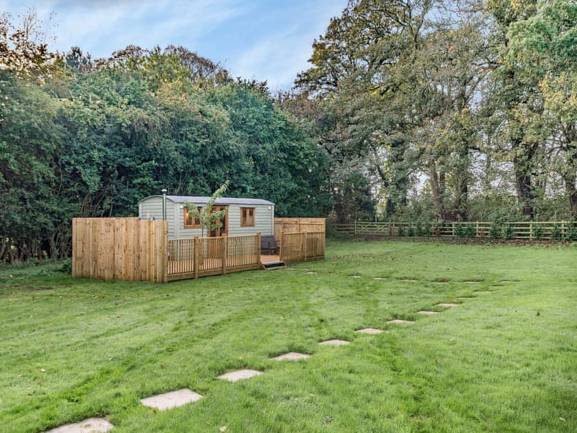 Exterior | Cherry Tree Lodge - Cow & Plough, Oadby