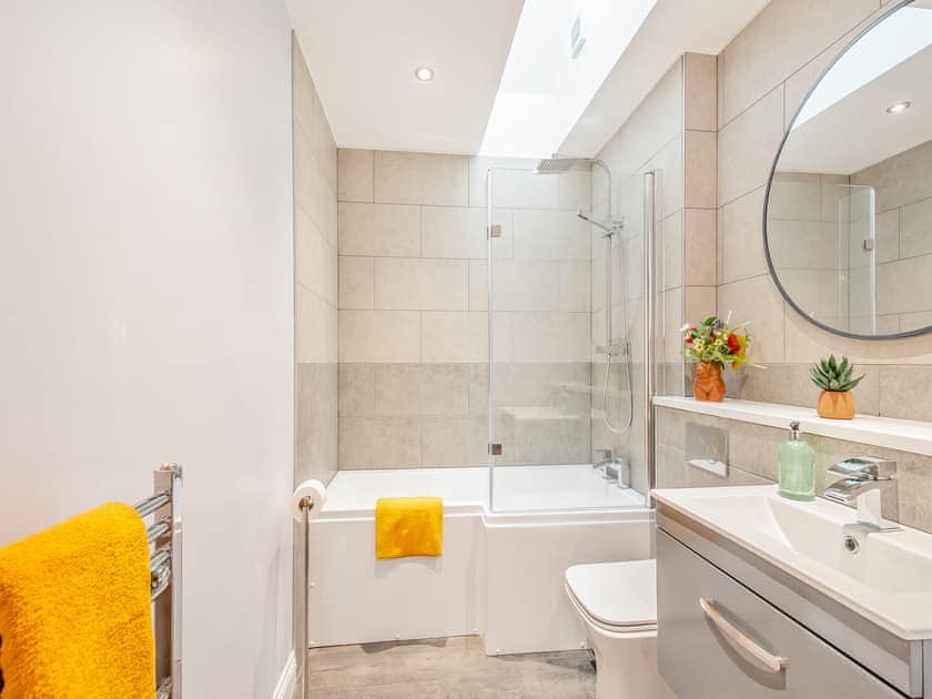 Bathroom | The Byre - Pleasantfield Farm, Ayr