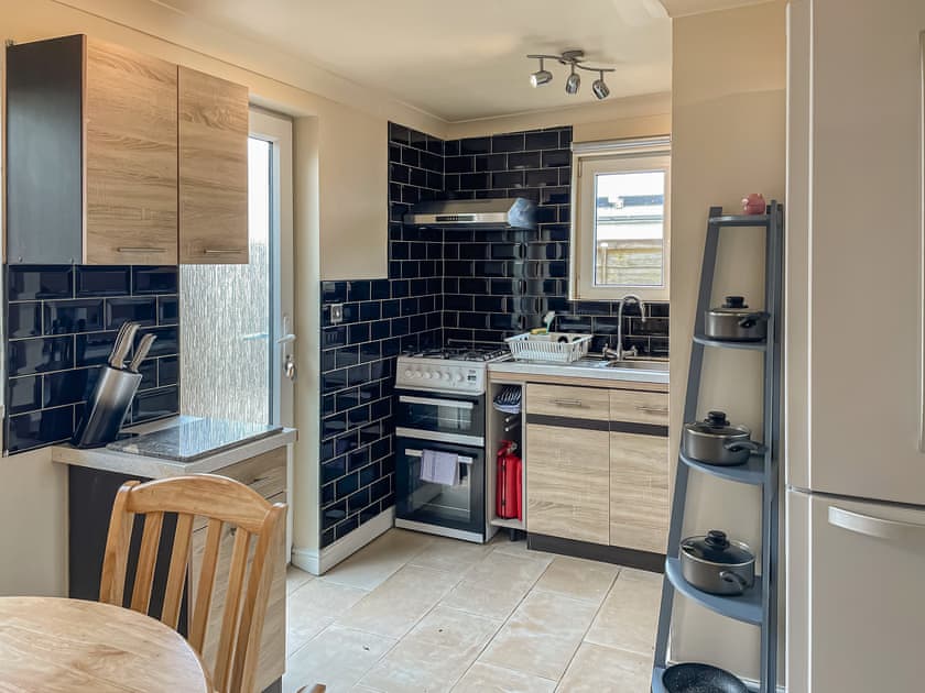 Compact, yet well equipped kitchen area | Tonto’s View, Sorley Green Cross, near Kingsbridge