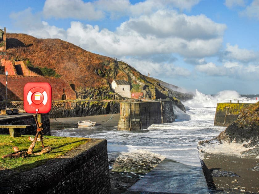 Porthgain one of many coves and fishing villages near by | Ty Fferm, Croesgoch