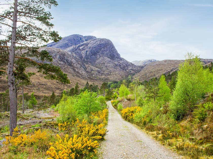 Surrounding area | Achnashellach Bothy - Achnashellach, Strathcarron