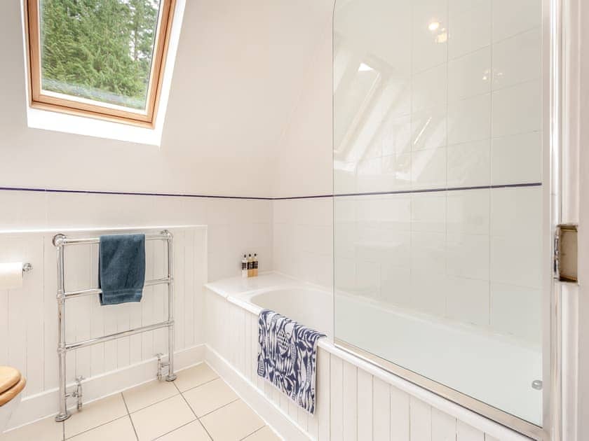 Bathroom | Garden Cottage - Achnashellach, Strathcarron