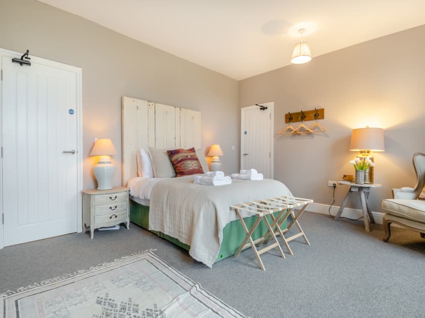 Bedroom 1 - Daisy  | Abbey Barn Farmhouse, Barton Bendish, near Kings Lynn