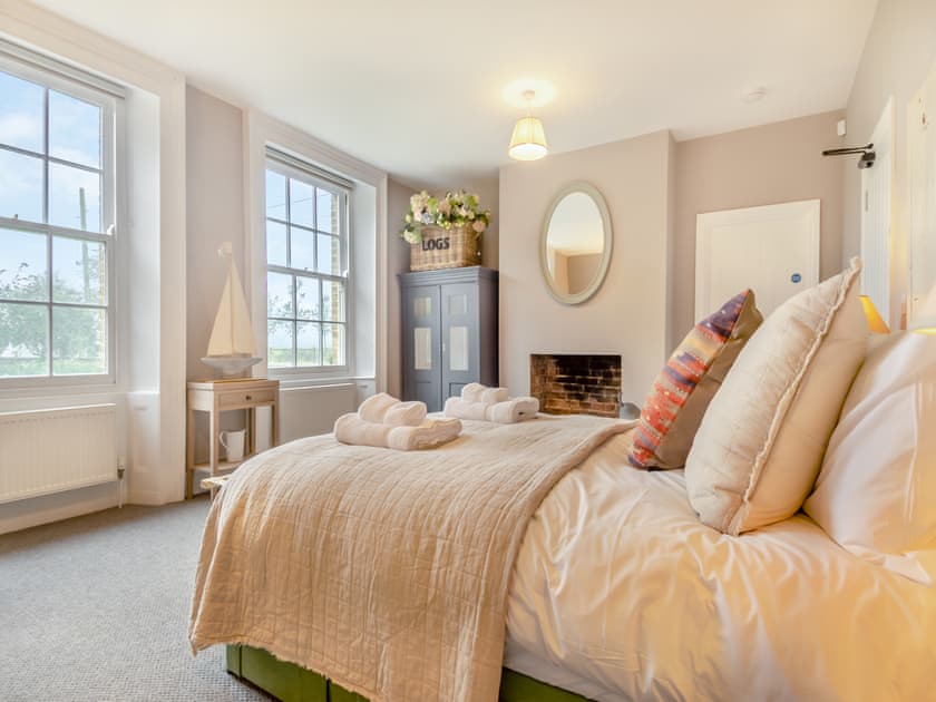 Bedroom 1 - Daisy  | Abbey Barn Farmhouse, Barton Bendish, near Kings Lynn