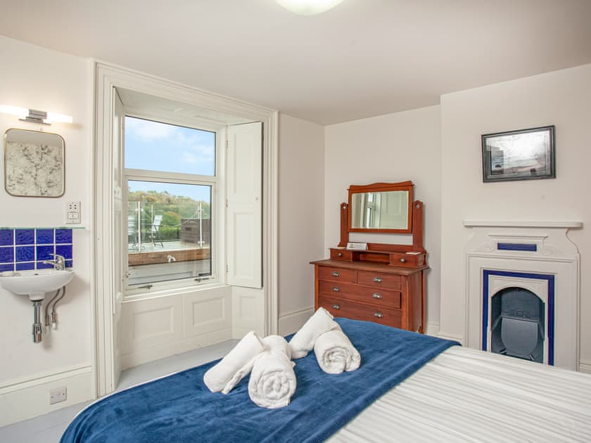 Master (kingslze) bedroom  | Barnhay Cottage, Stoke Gabriel, near Totnes