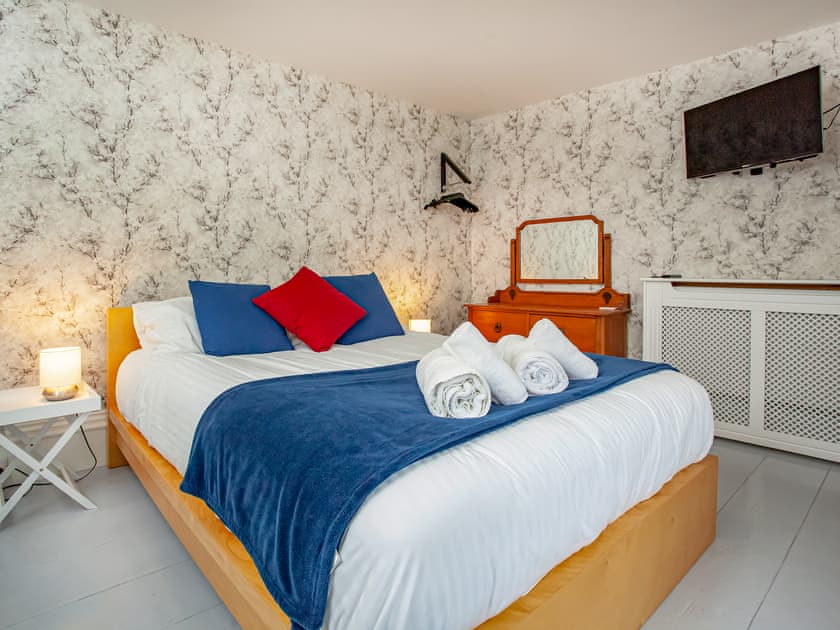 Master (kingsize) bedroom  | Barnhay Cottage, Stoke Gabriel, near Totnes