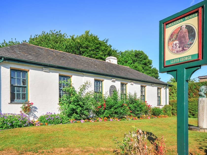 Bwthyn yr Ardd - Criccieth Cottages, Criccieth