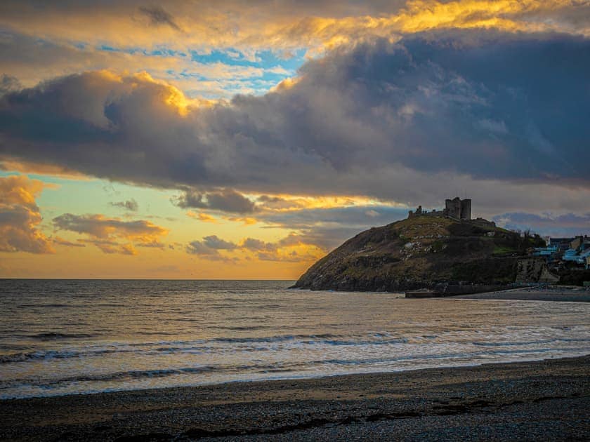 Bwthyn Stabal - Criccieth Cottages, Criccieth