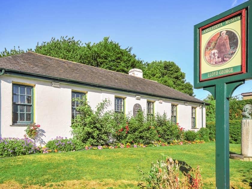 Bwthyn Stabal - Criccieth Cottages, Criccieth