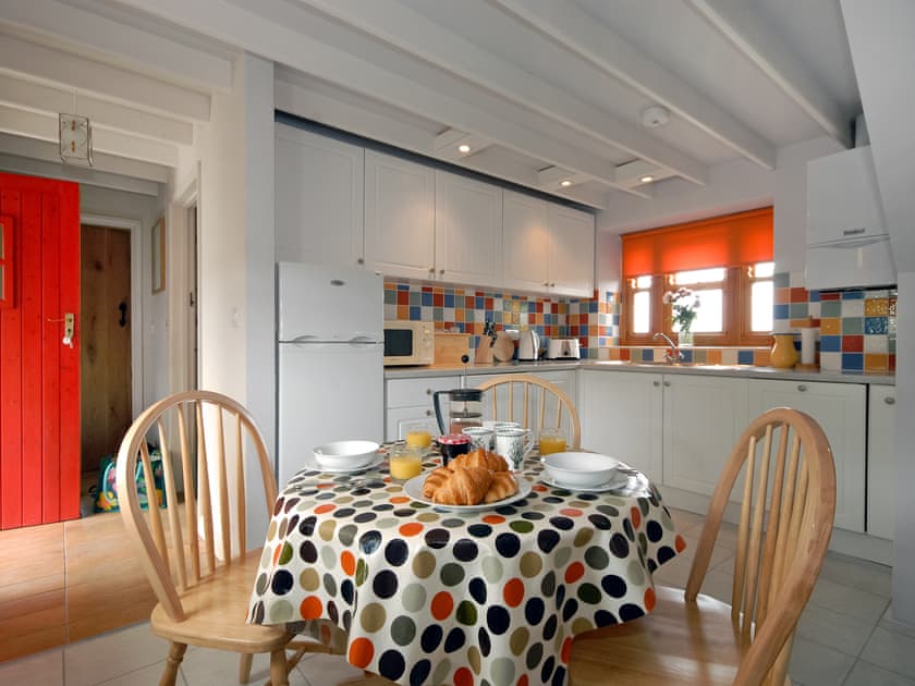 Ria’s Cottage, Landshipping