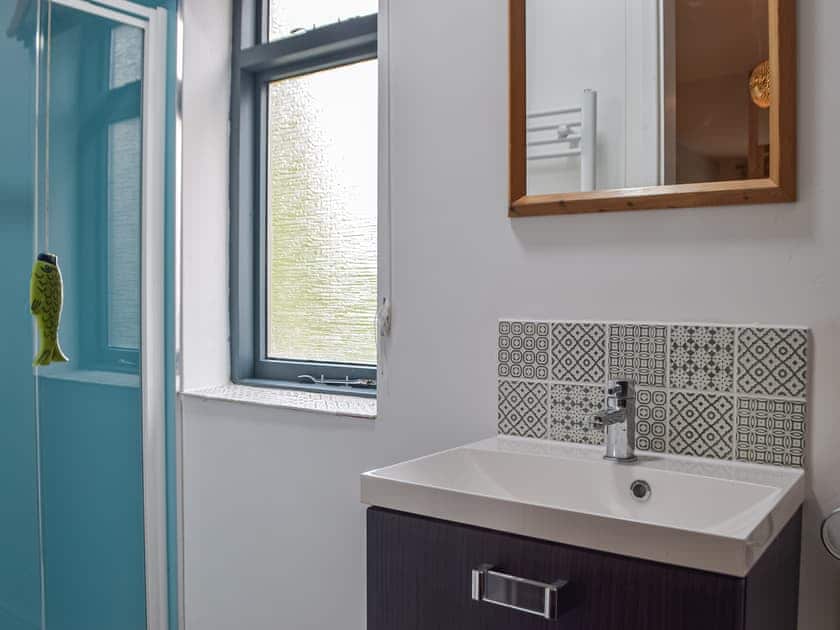 Bathroom | Cwtch Wrth Plas - Plas Cottages, Talgarreg