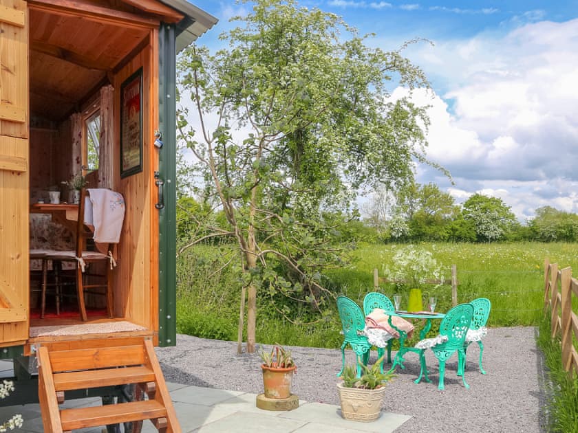 Apple Blossom Hut, Shepton