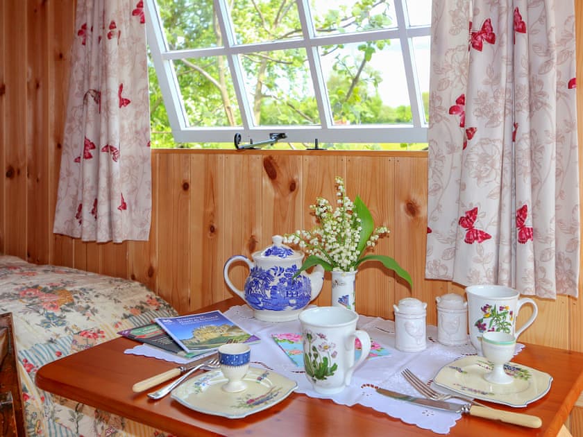 Apple Blossom Hut, Shepton