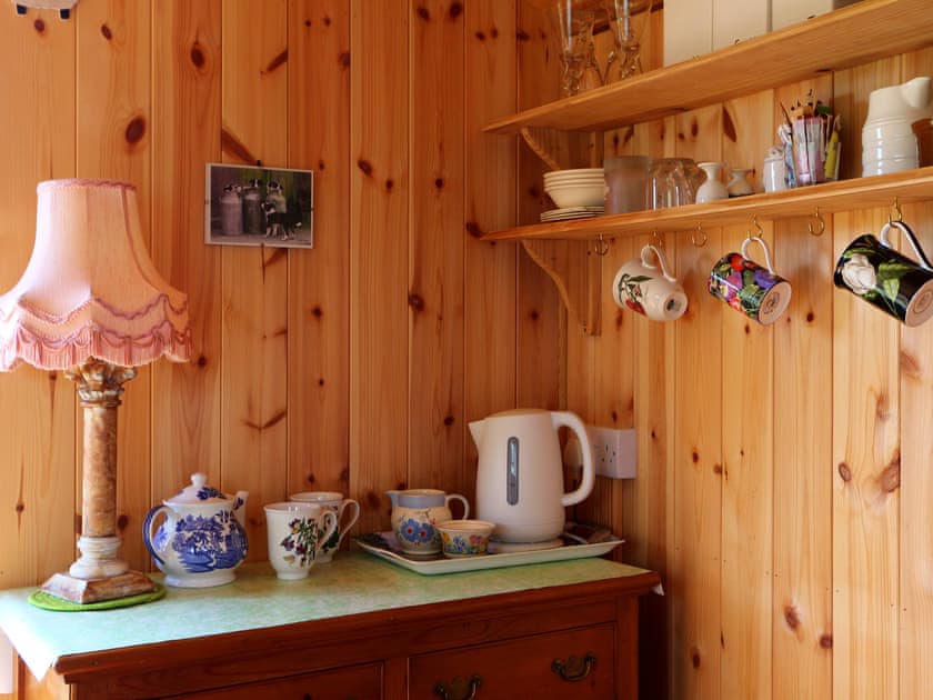 Apple Blossom Hut, Shepton