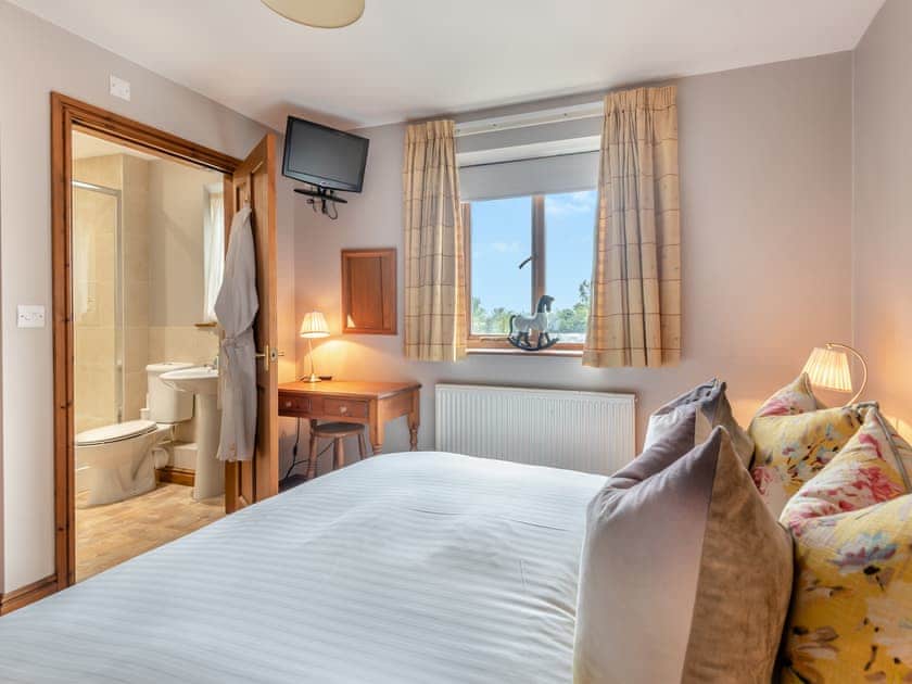 Double bedroom | Lake View 1 - Grange Farm Park, Louth