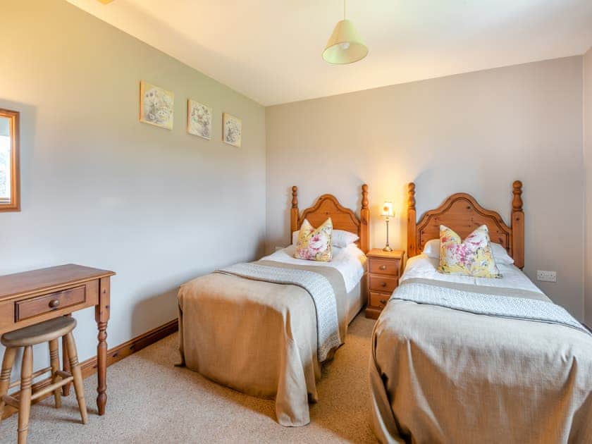 Twin bedroom | Lake View 1 - Grange Farm Park, Louth
