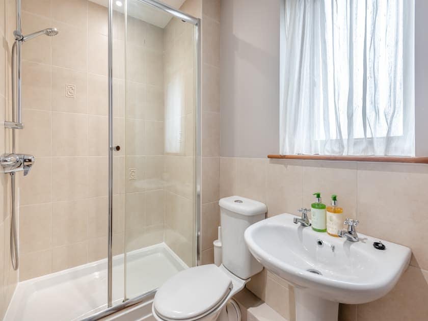 Shower room | Lake View 1 - Grange Farm Park, Louth