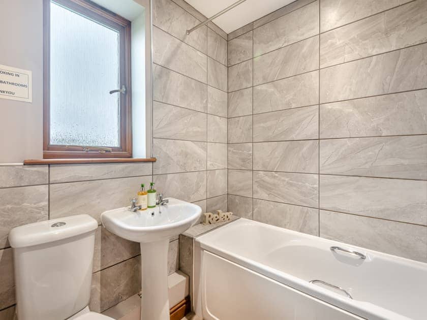 Bathroom | Lake View 1 - Grange Farm Park, Louth