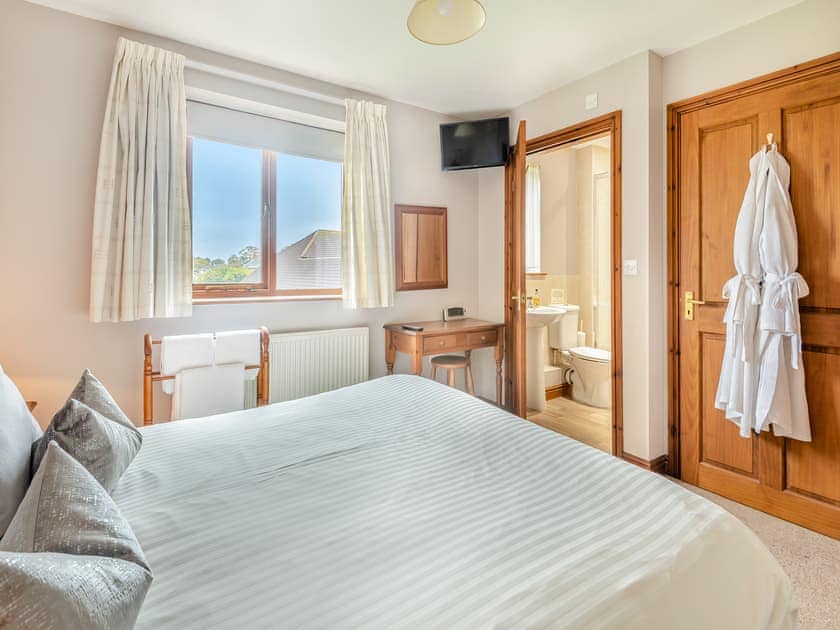 Double bedroom | Lake View 2 - Grange Farm Park, Louth