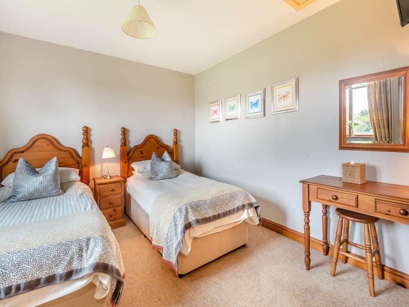 Twin bedroom | Lake View 2 - Grange Farm Park, Louth