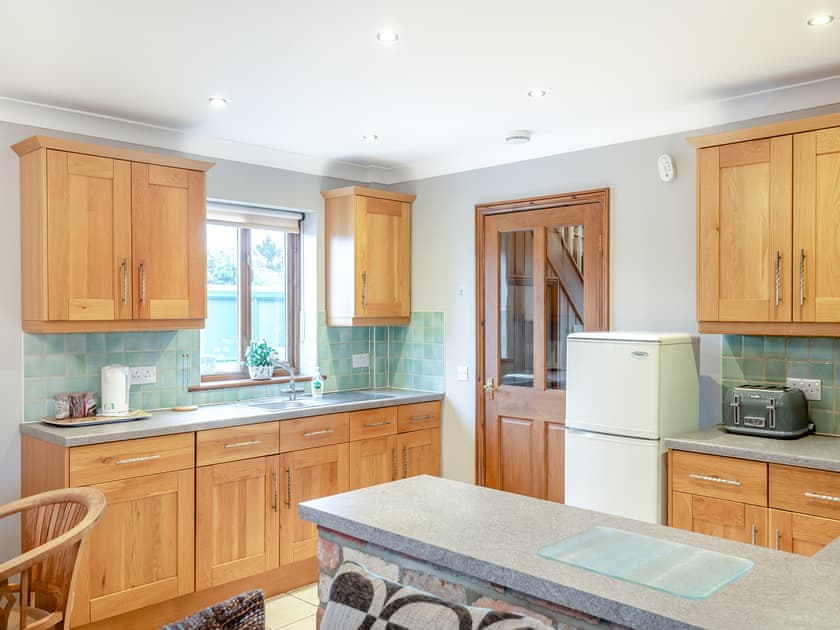 Kitchen | Walnut Cottage - Grange Farm Park, Louth