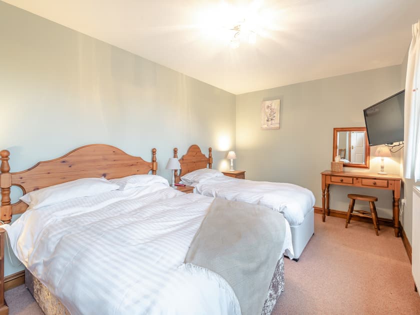 Bedroom | Walnut Cottage - Grange Farm Park, Louth