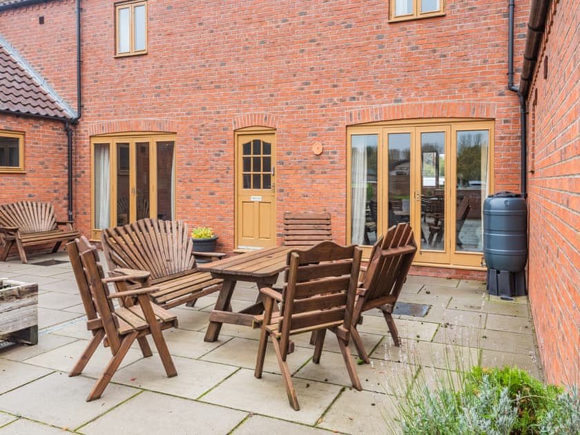 Sitting-out-area | Walnut Cottage - Grange Farm Park, Louth