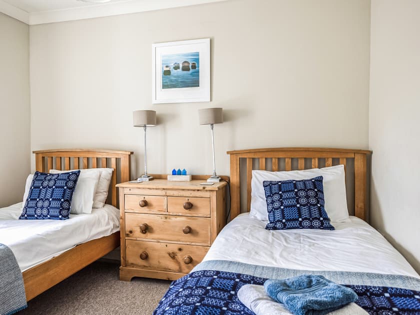 Twin bedroom | Goat Street Cottage, St.Davids