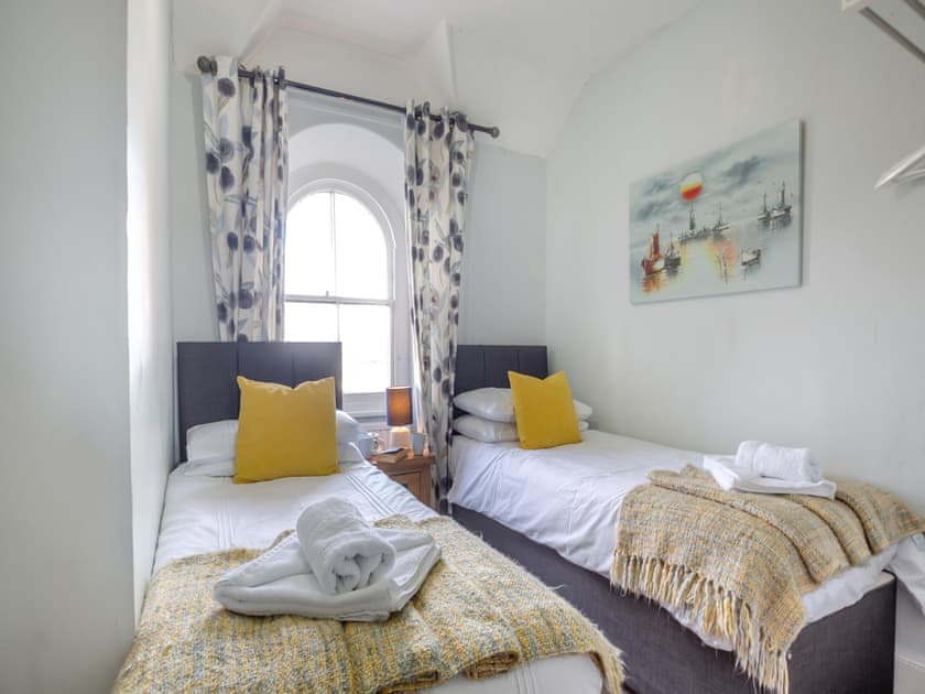 Good-sized twin bedroom | Noddfa, Harlech
