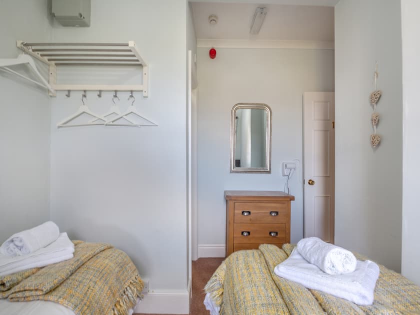 Good-sized twin bedroom | Noddfa, Harlech