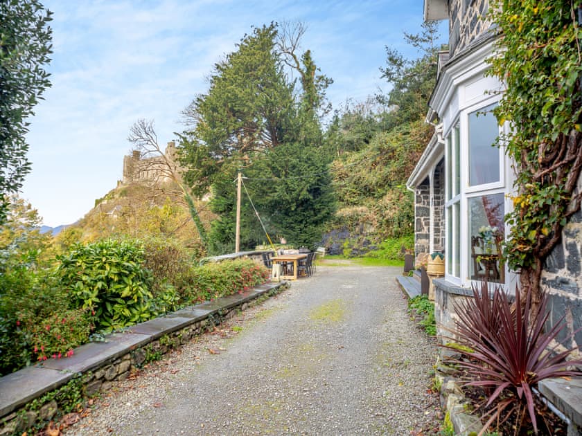 Outdoor dining area | Noddfa, Harlech