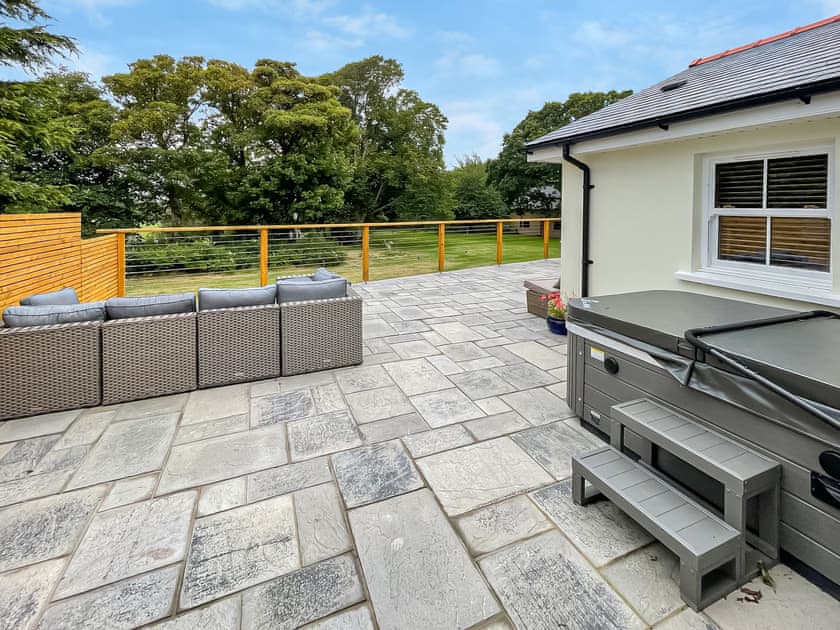 Patio | Bumblebee Cottage - Ballavolley Cottages, Ballaugh