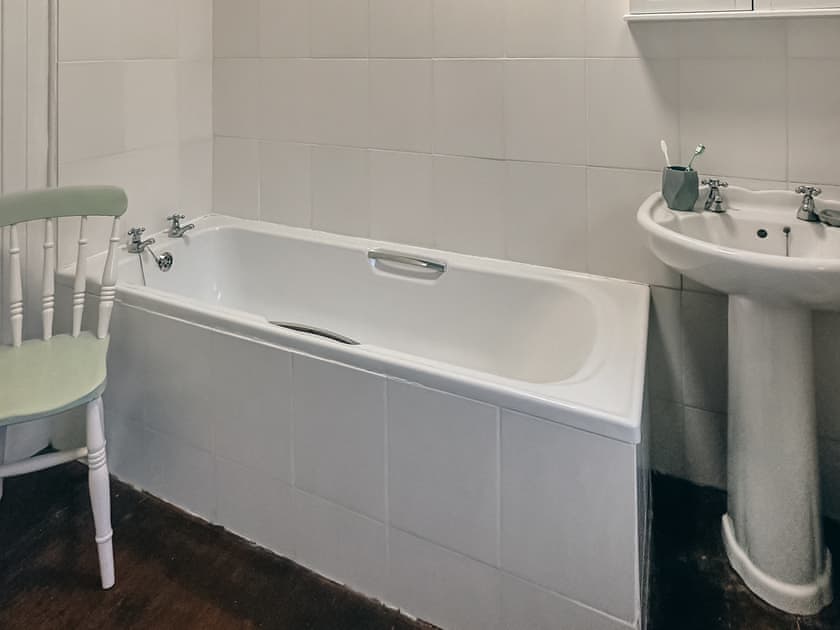 Bathroom | South Lochs, Marbhig, Isle of Lewis