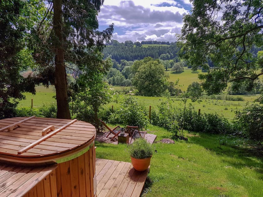 Cwm Dwr Bluebell Hut, Dulas