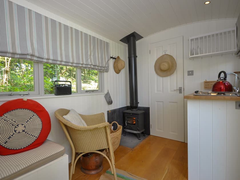 Cwm Dwr Bluebell Hut, Dulas